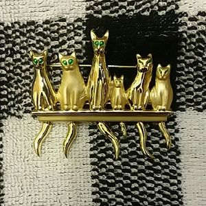 Faux gold cat pin.